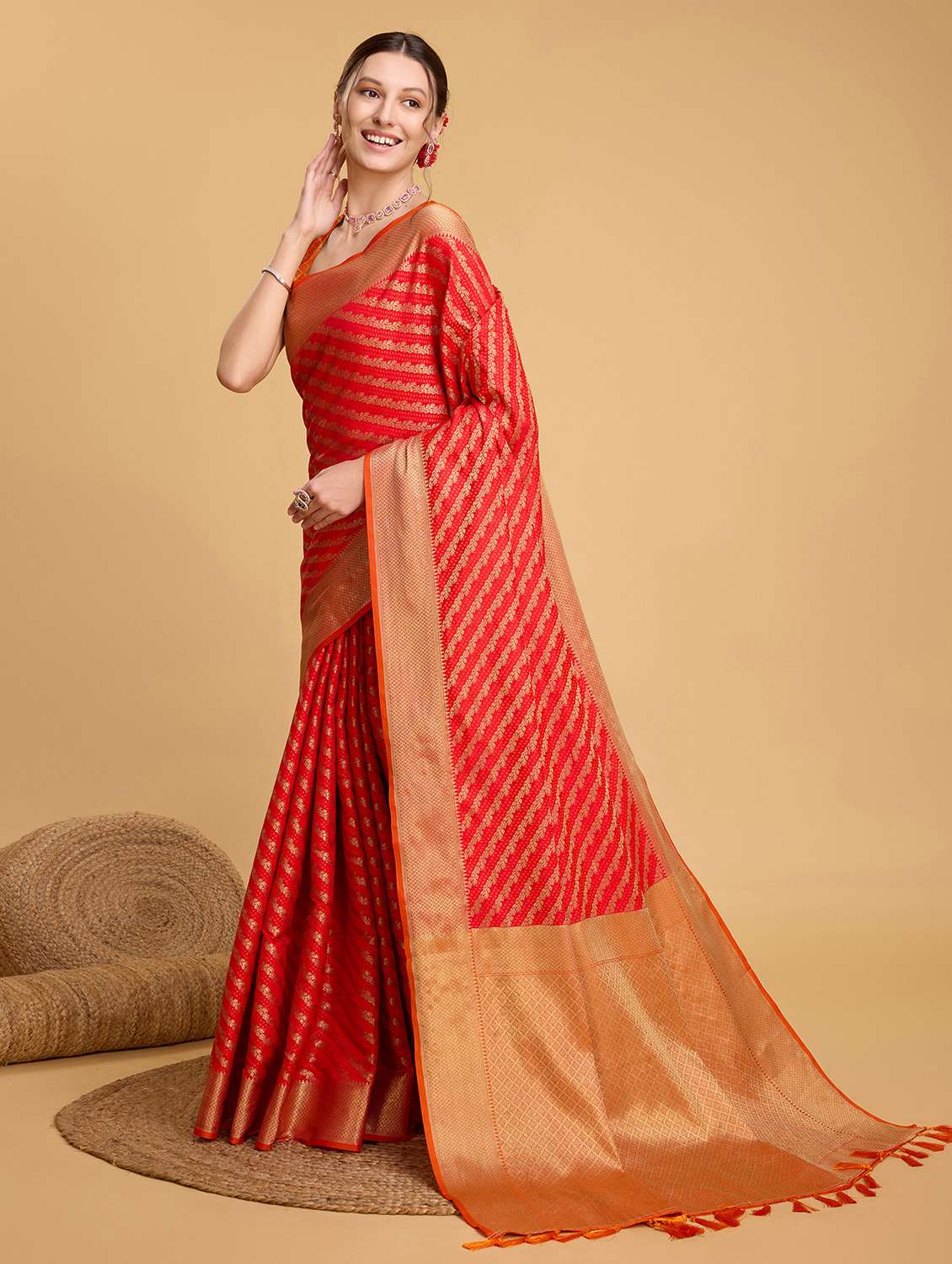 women self design banarasi saree with blouse - 22274074 -  Standard Image - 3