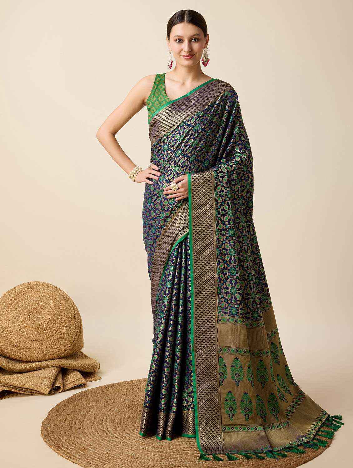 women self design banarasi saree with blouse