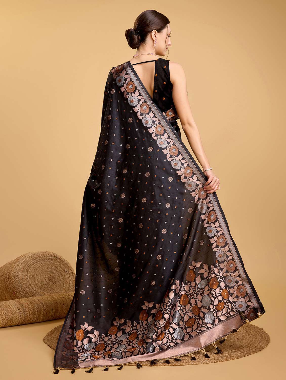 women self design banarasi saree with blouse - 22274088 -  Standard Image - 3