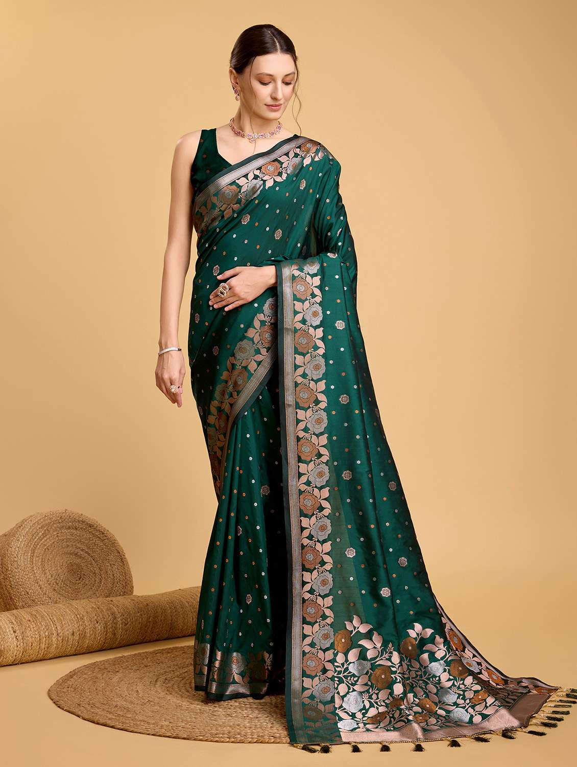 women self design banarasi saree with blouse