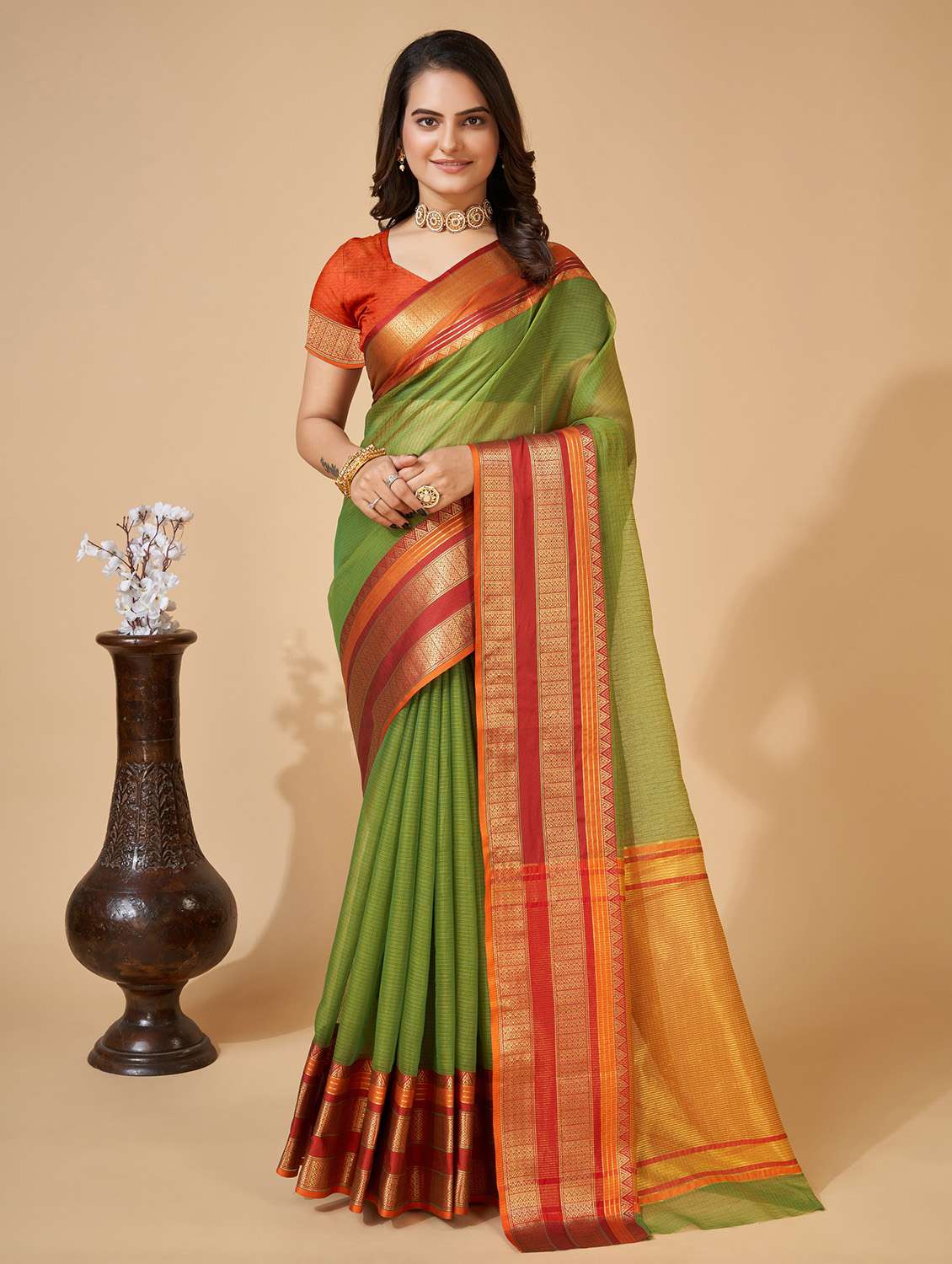 women solid with bordered saree with blouse