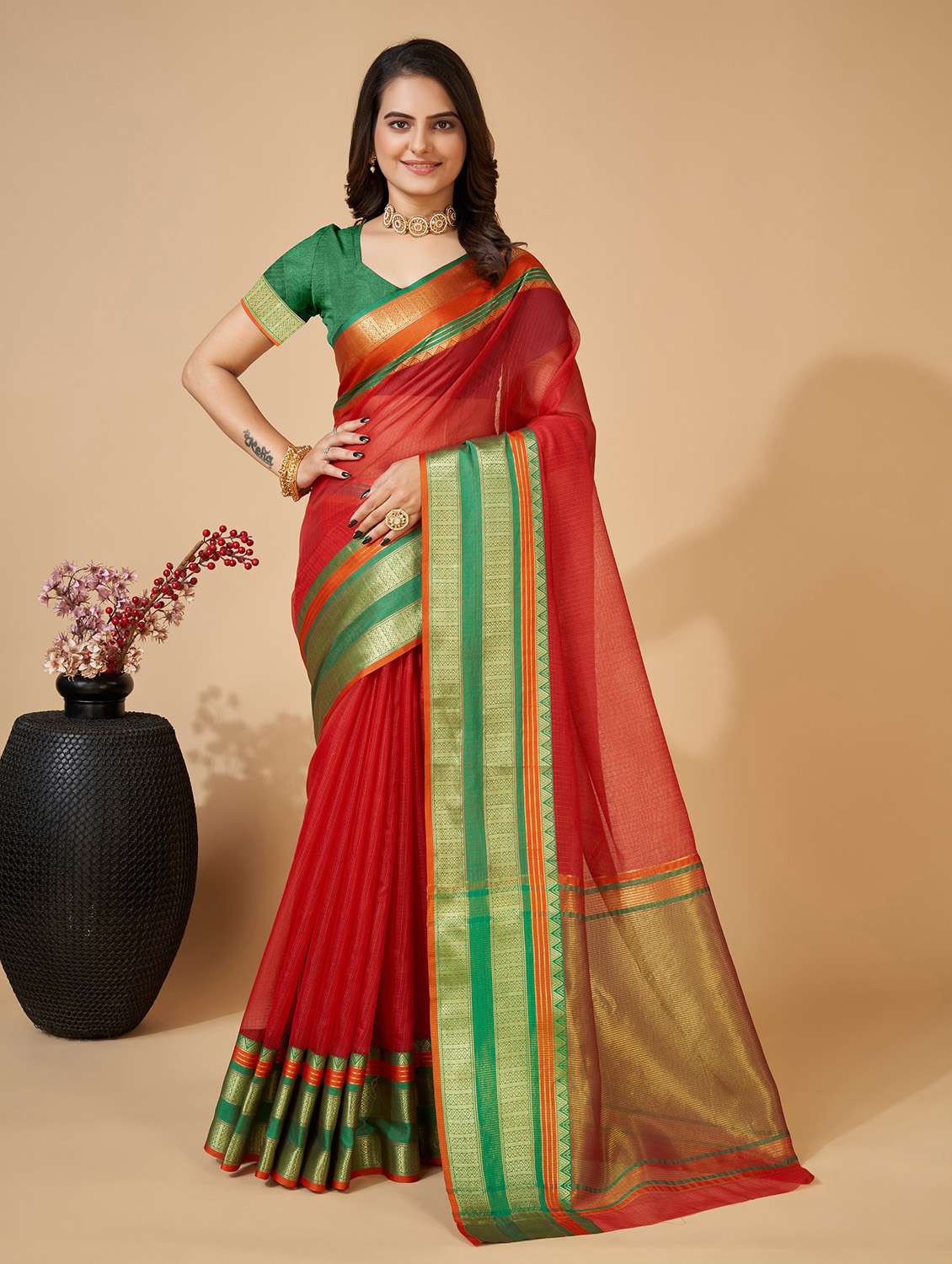 women solid with bordered saree with blouse
