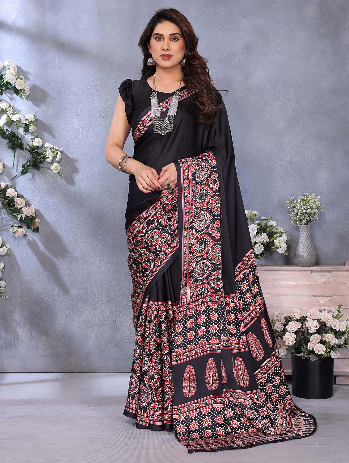 women printed casual wear saree with blouse