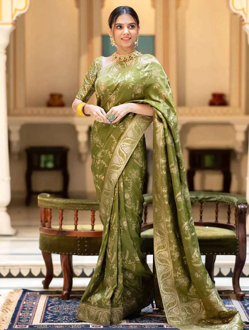 women self design banarasi saree with blouse