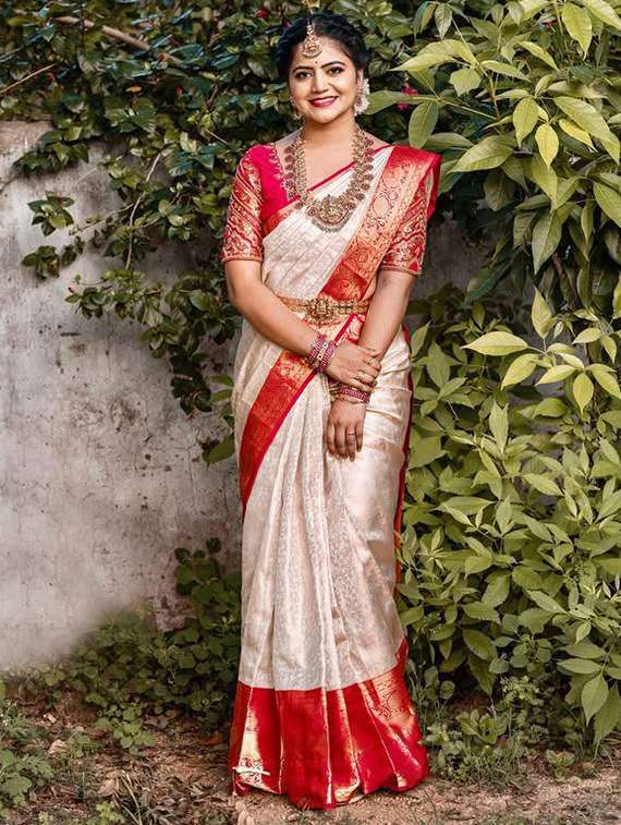 women self design banarasi saree with blouse