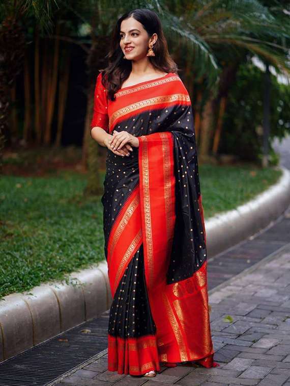women self design banarasi saree with blouse