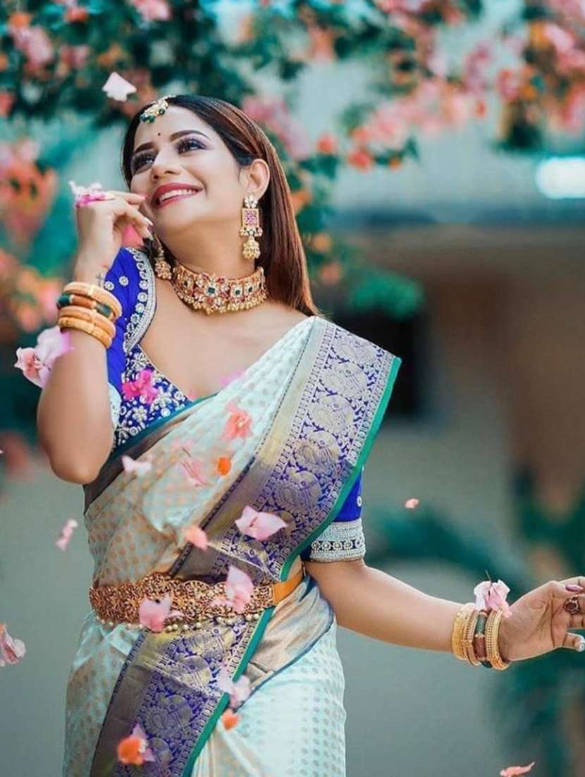 women self design banarasi saree with blouse - 22274180 -  Standard Image - 3