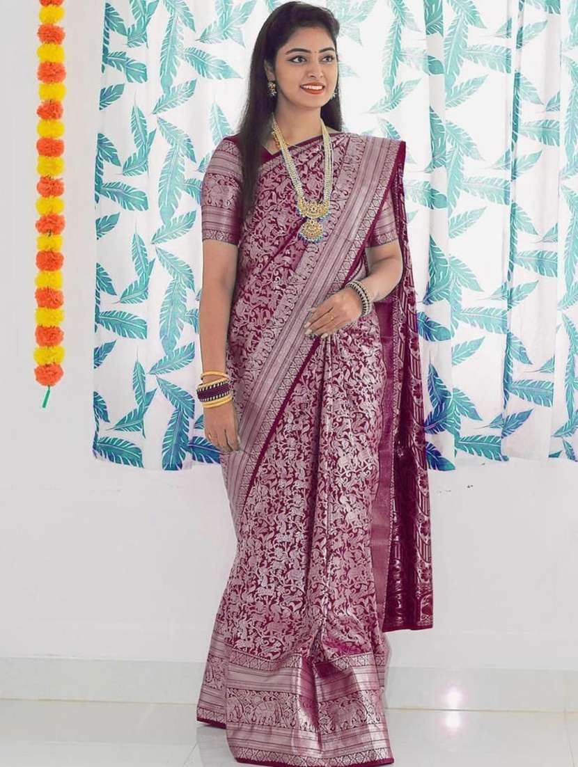 women self design banarasi saree with blouse