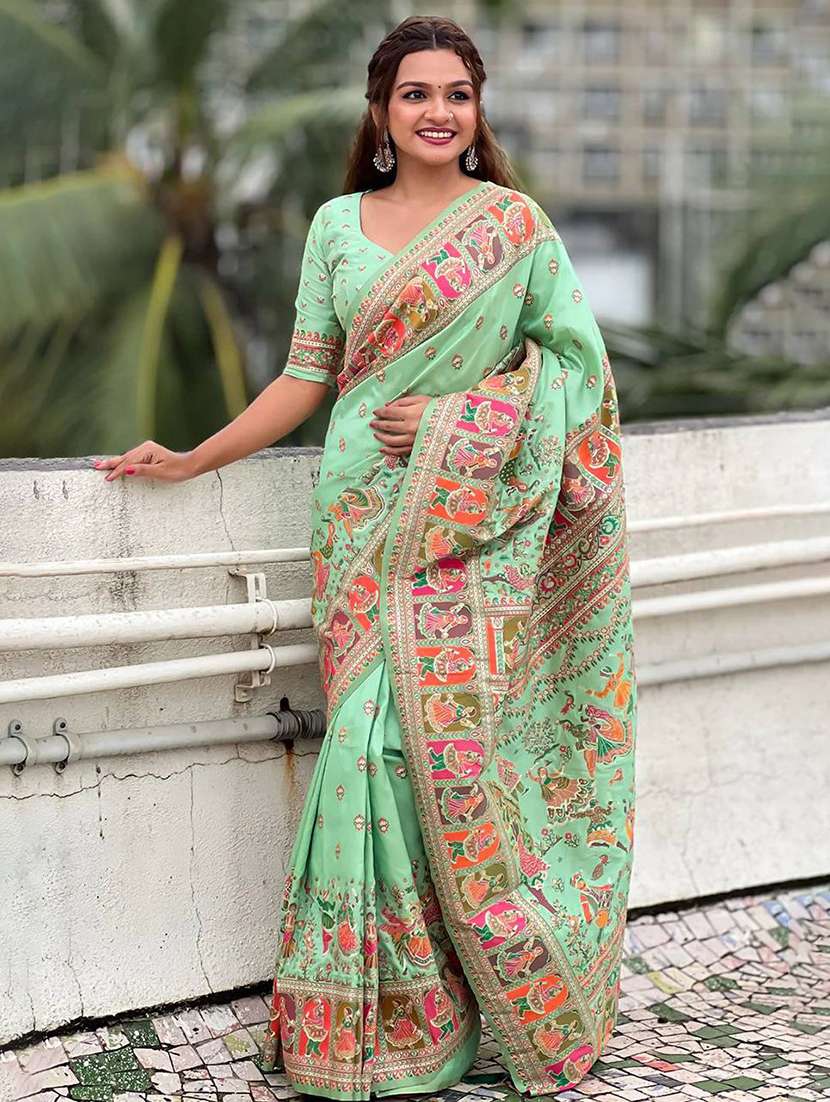 women self design bordered saree with blouse