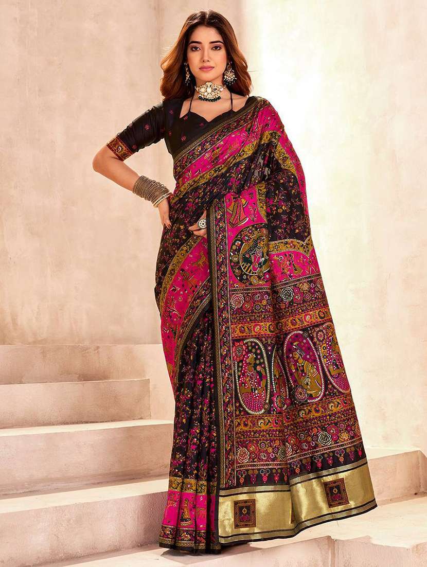women self design bordered saree with blouse