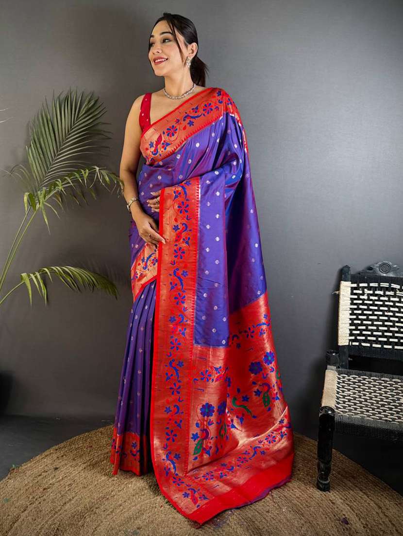 women self design bordered saree with blouse