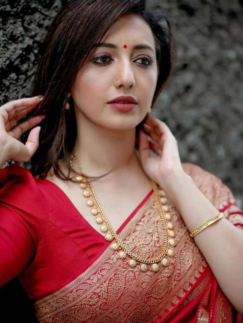 women self design banarasi saree with blouse - 22274221 -  Standard Image - 3