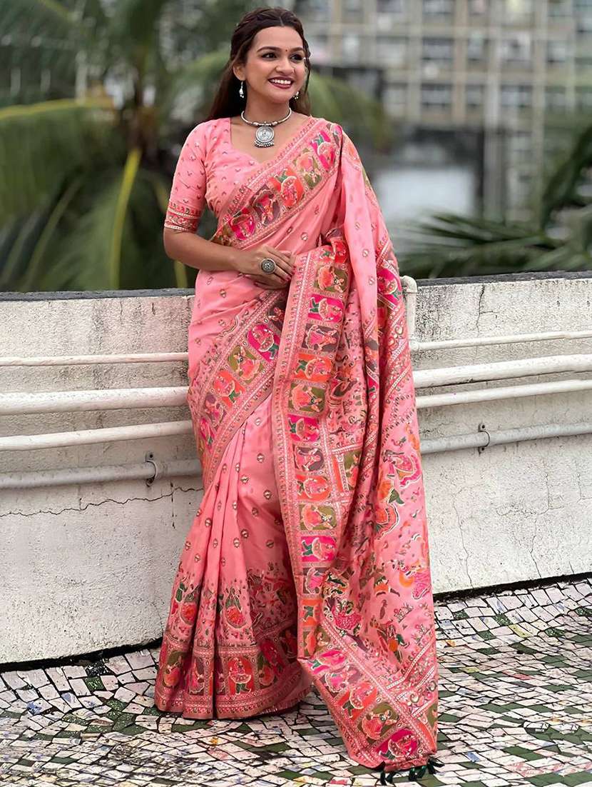 women self design bordered saree with blouse