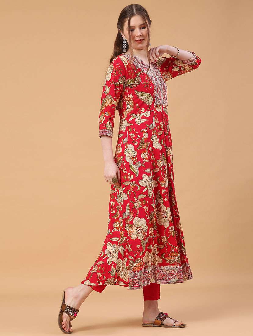 women floral three quarter sleeve kurta pant with dupatta set - 22275168 -  Standard Image - 3