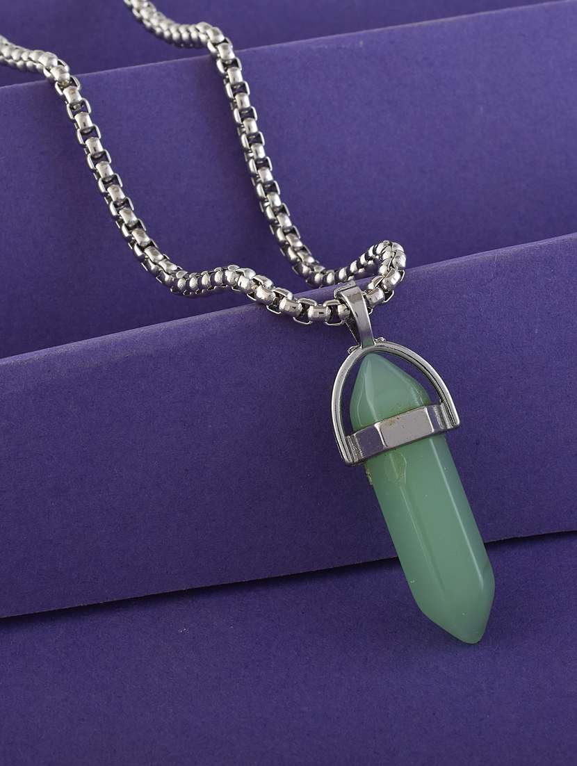 women green jade pendant