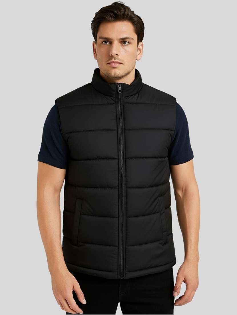 men solid sleeveless lightweight puffer jacket