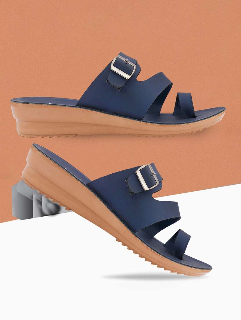 women solid slip on flip flop