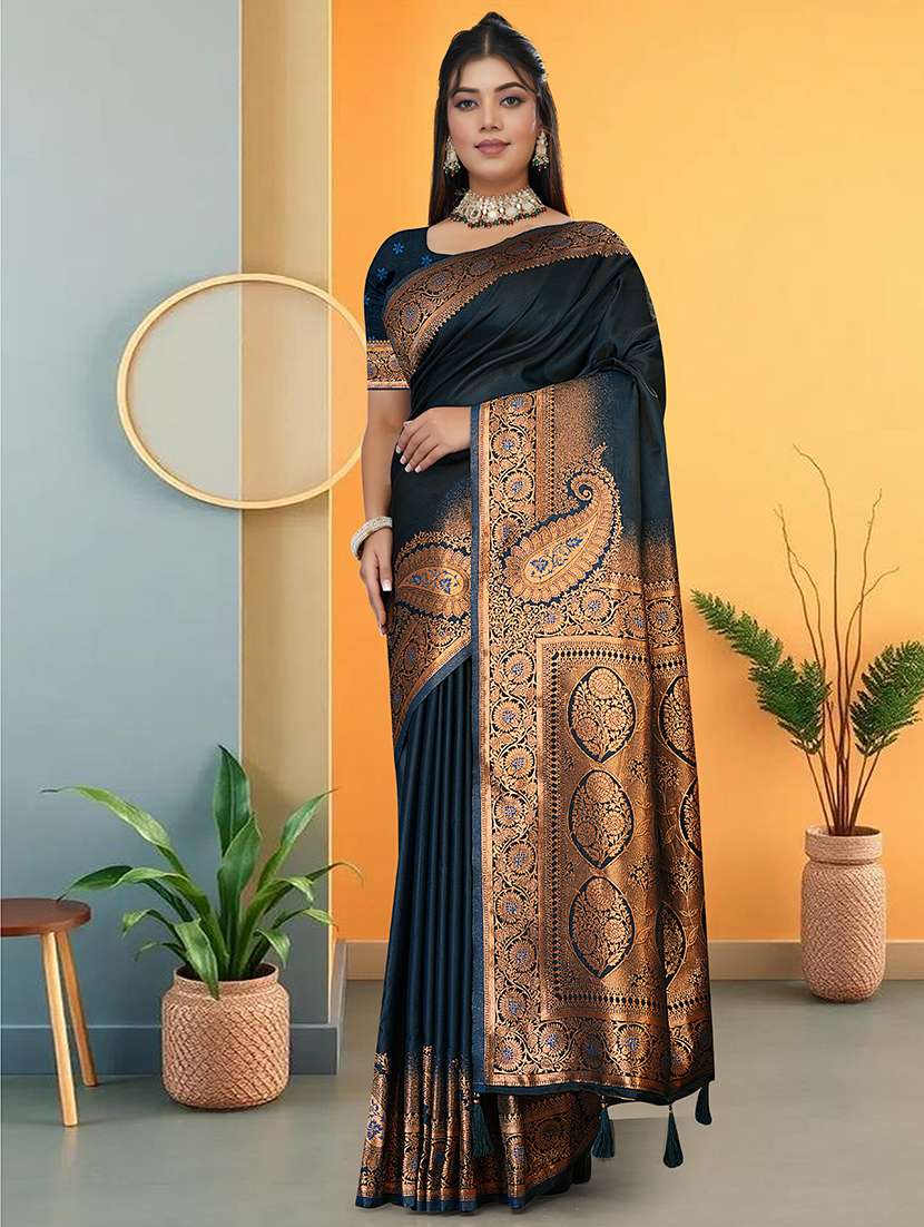 women solid with bordered saree with blouse