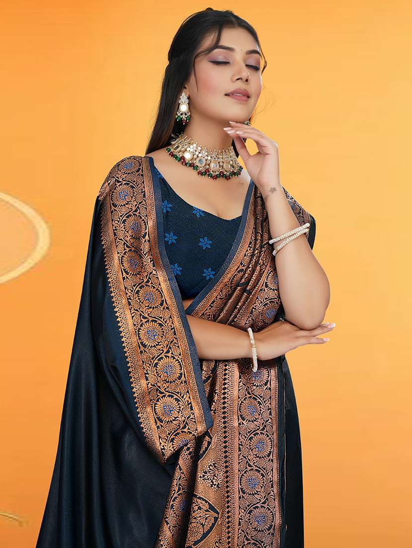 women solid with bordered saree with blouse - 22275912 -  Standard Image - 3