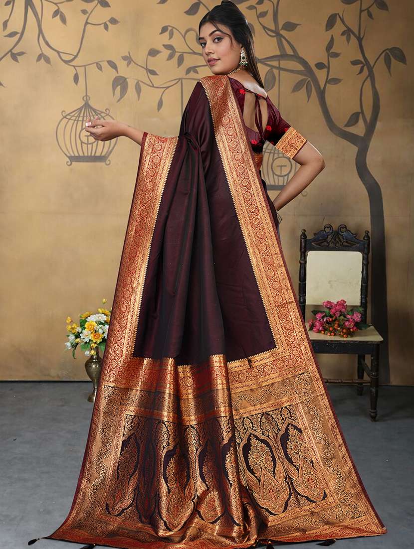 women solid with bordered saree with blouse - 22275917 -  Standard Image - 3