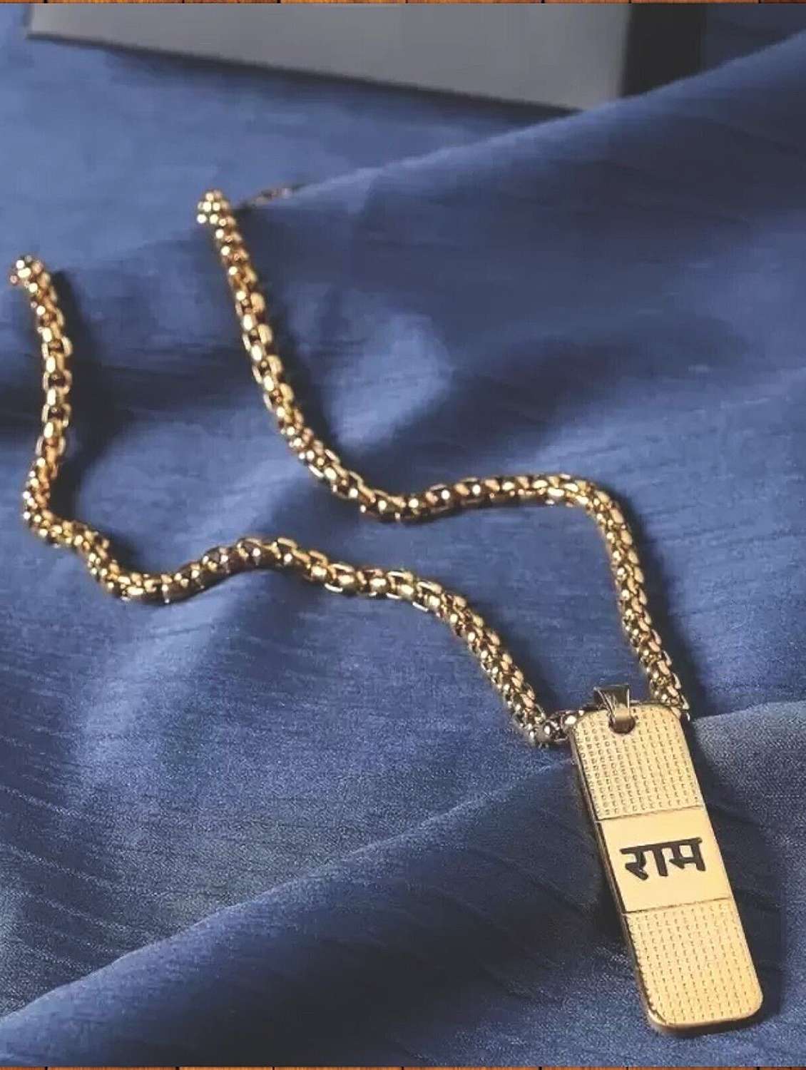 momen gold plated pendant