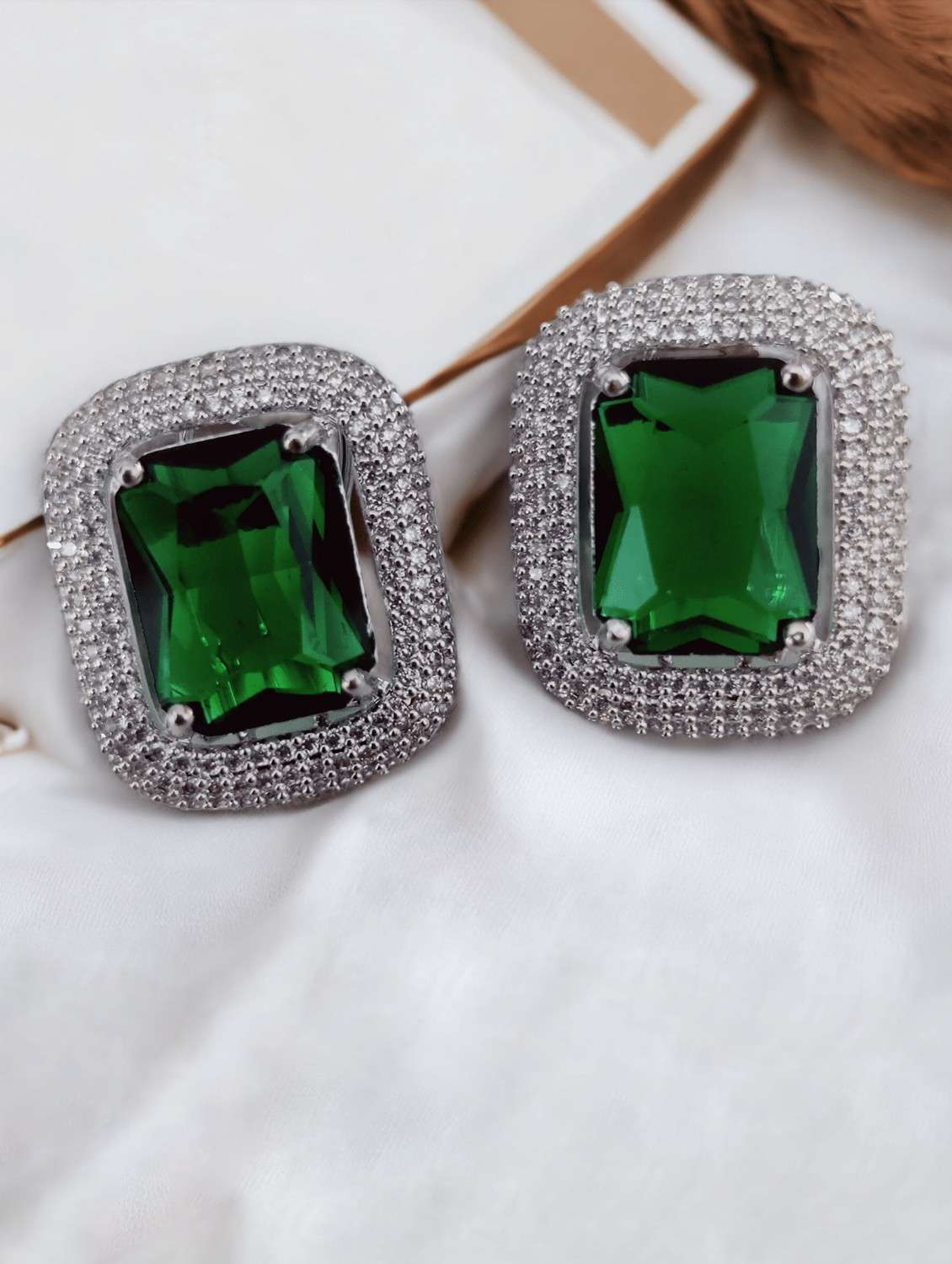 women green brass studs earring