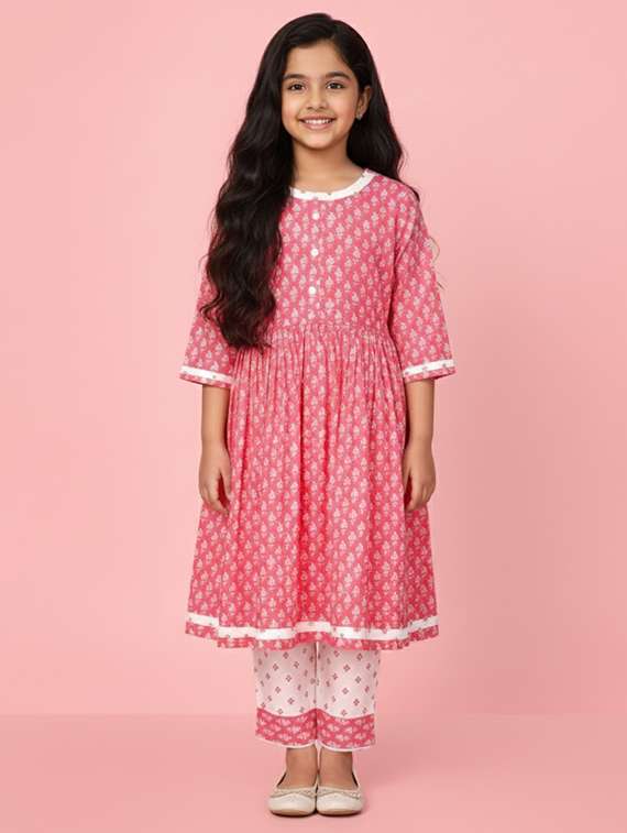 women printed three quarter sleeve kurta
