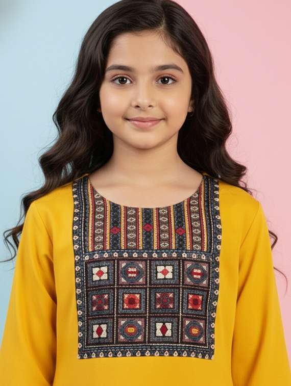 women three quarter sleeve kurta - 22278381 -  Standard Image - 3