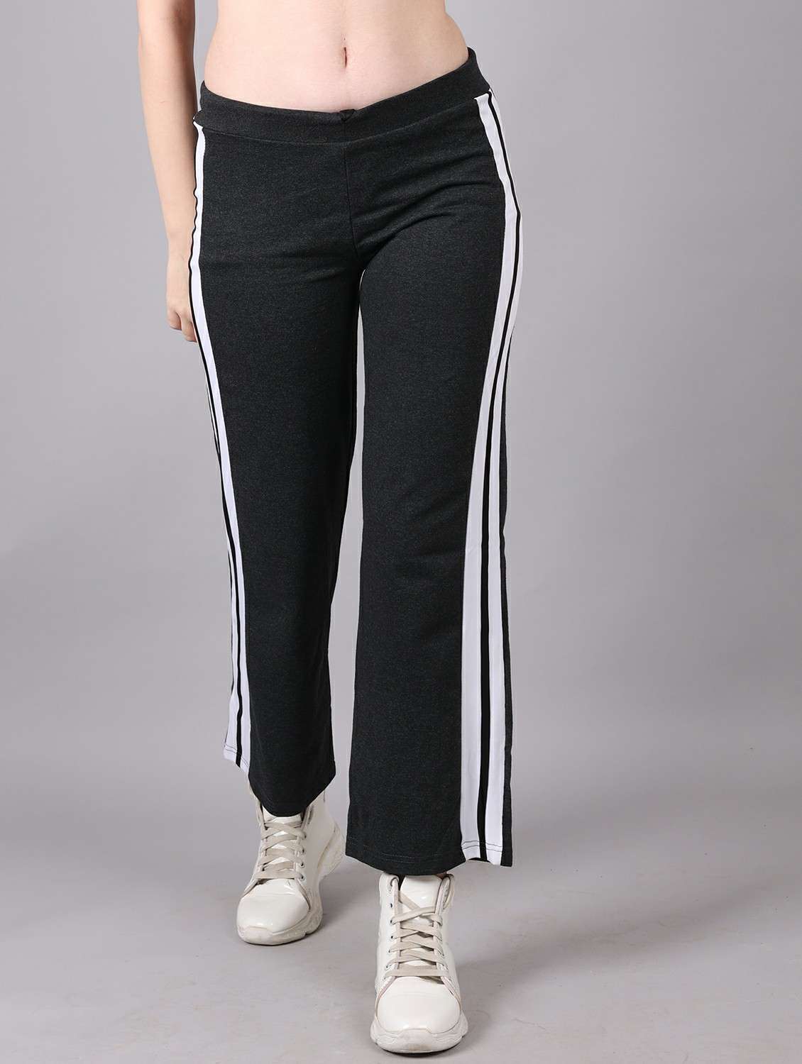 women solid mid rise track pant