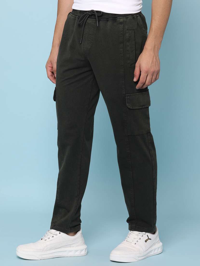 men solid mid rise regular fit cargo 