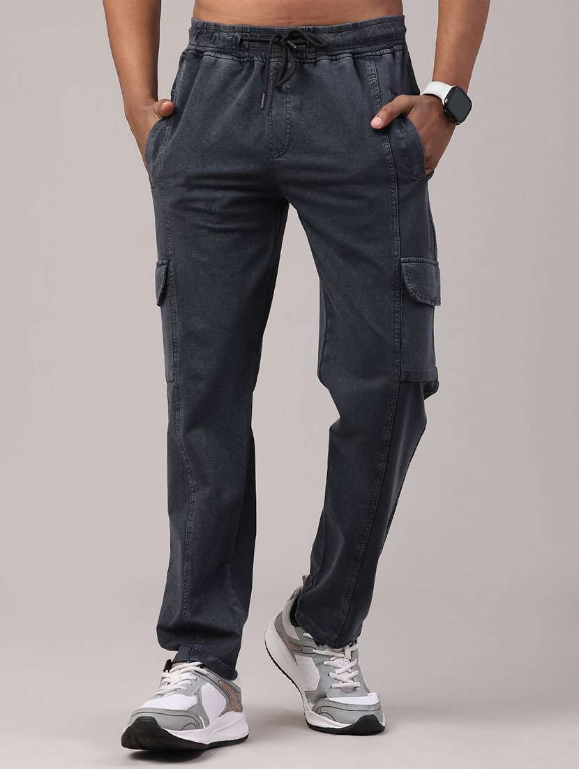 men solid mid rise regular fit cargo 