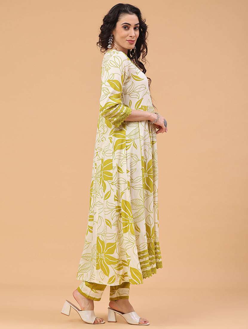 women floral three quarter sleeve kurta pant with dupatta set - 22279012 -  Standard Image - 3