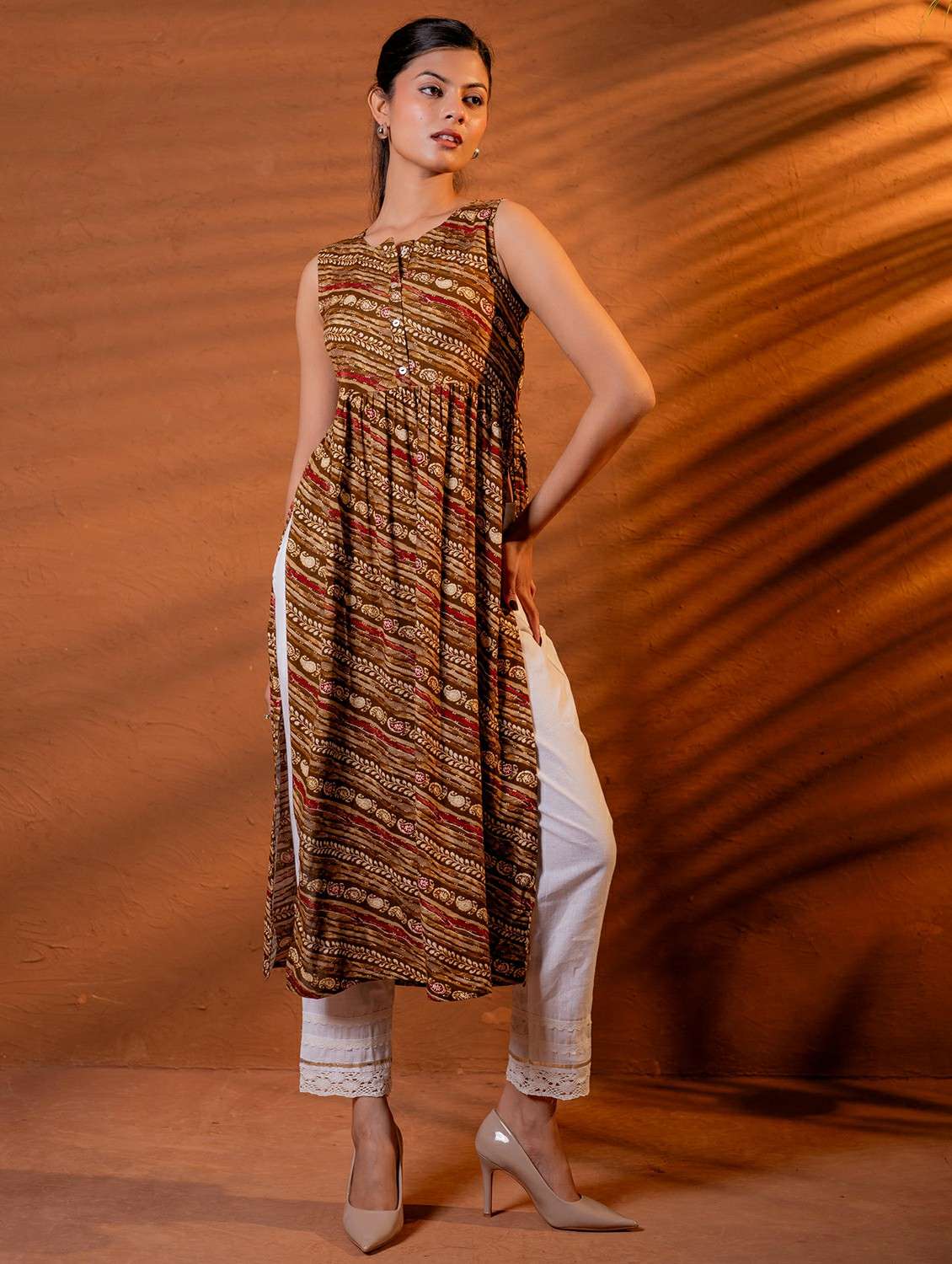 women printed sleeveless a-line kurta