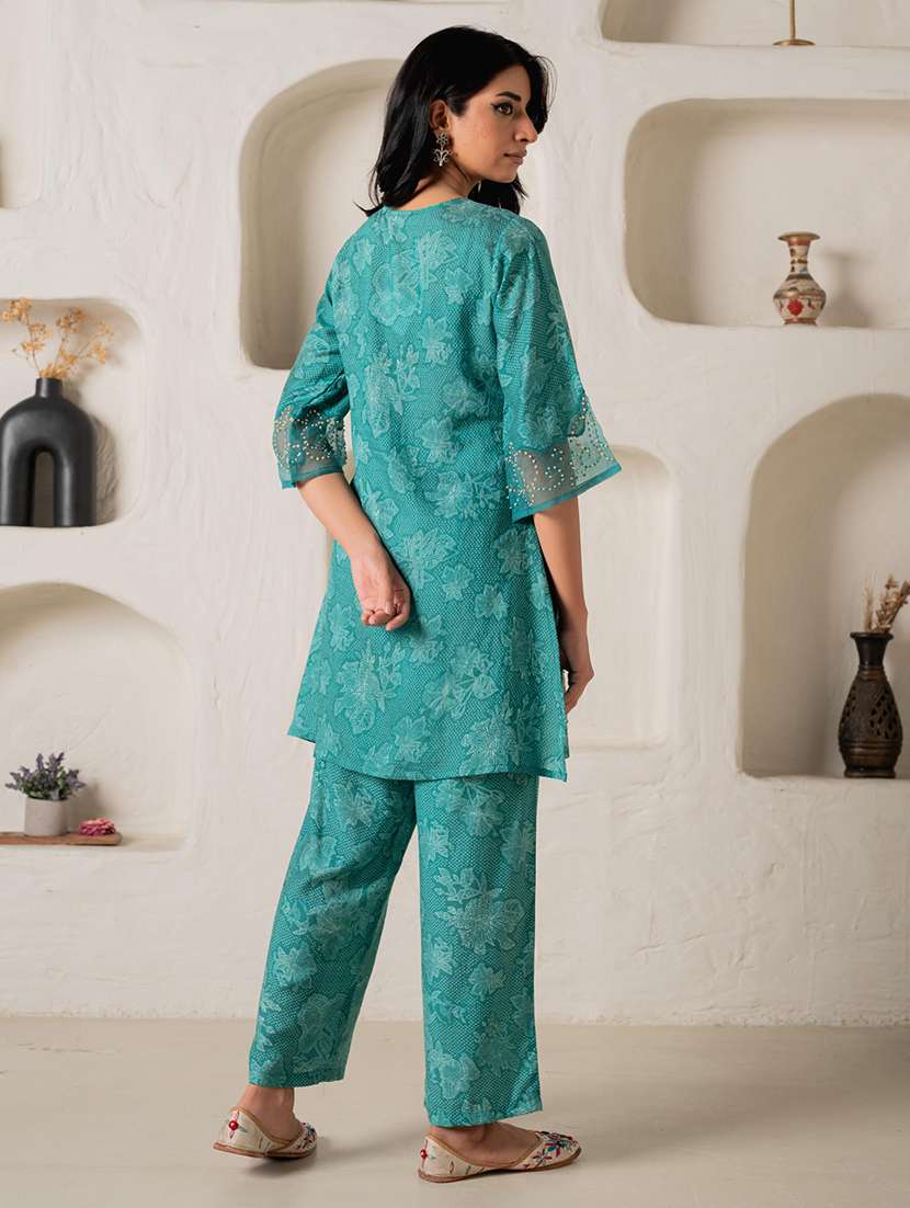 women floral three quarter sleeve kurta pant with dupatta set - 22279284 -  Standard Image - 3