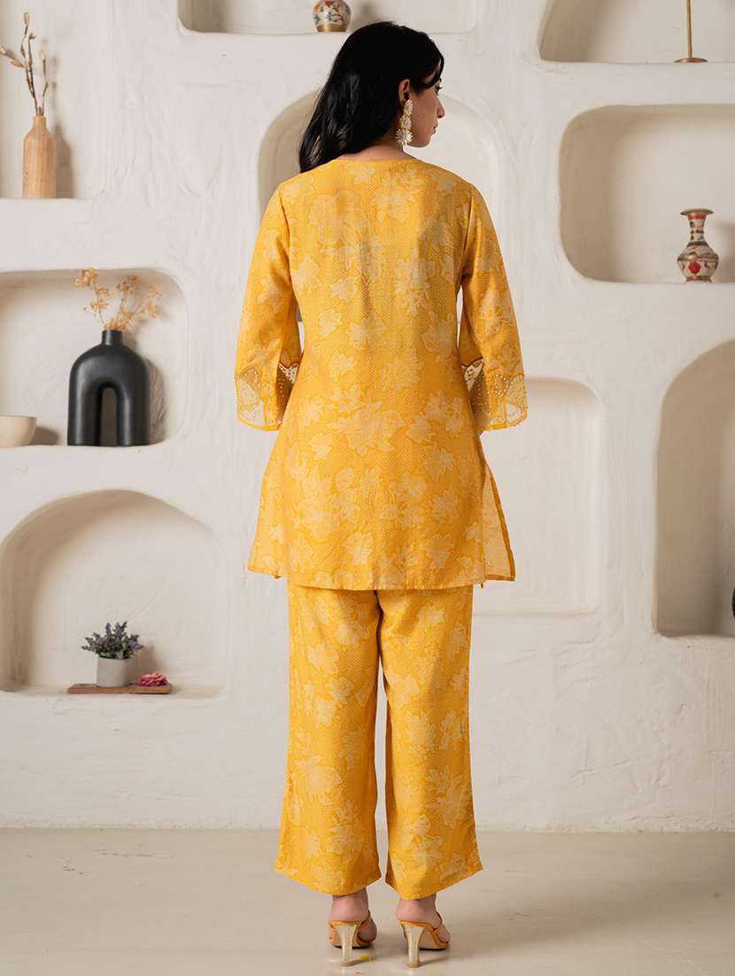 women floral three quarter sleeve kurta pant with dupatta set - 22279285 -  Standard Image - 3