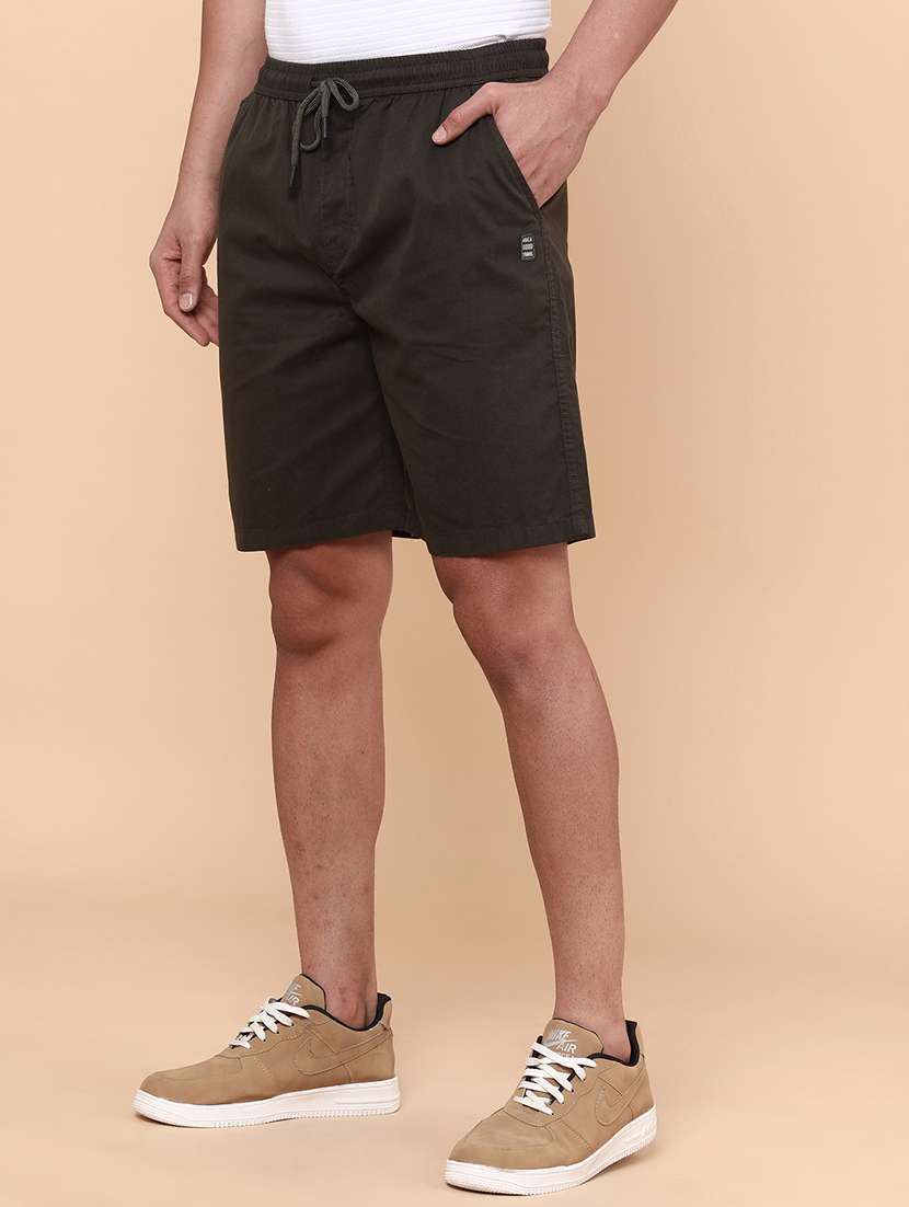 men solid mid rise regular fit shorts - 22279701 -  Standard Image - 3