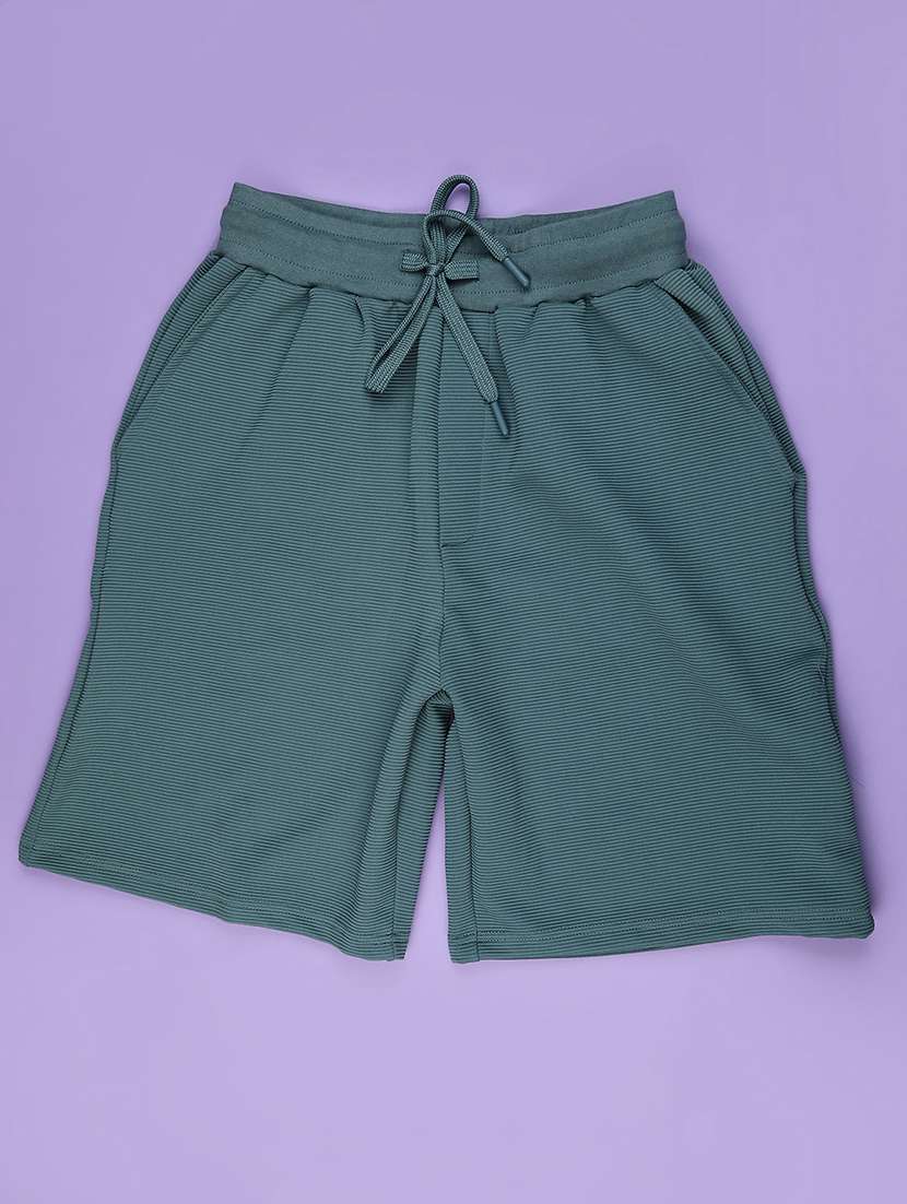 boys solid mid rise shorts