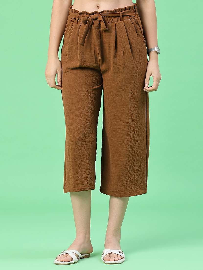 women solid mid rise regular fit capri
