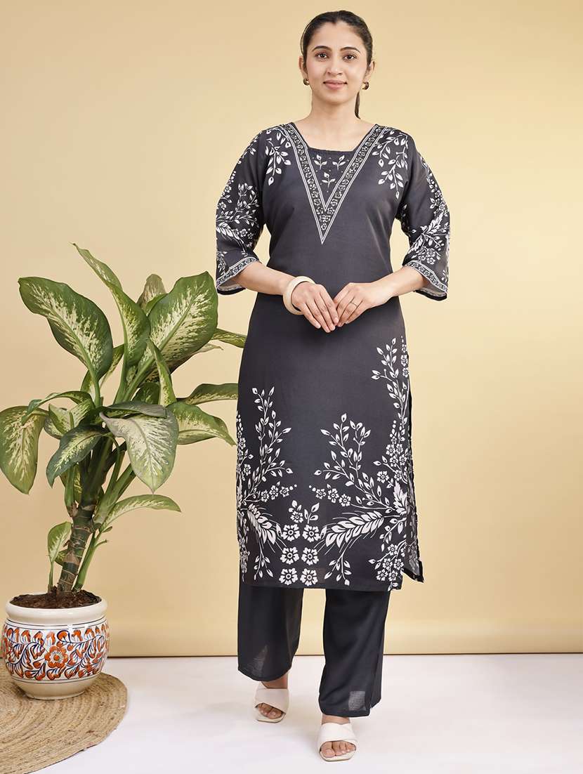women printed three quarter sleeve kurta pant set