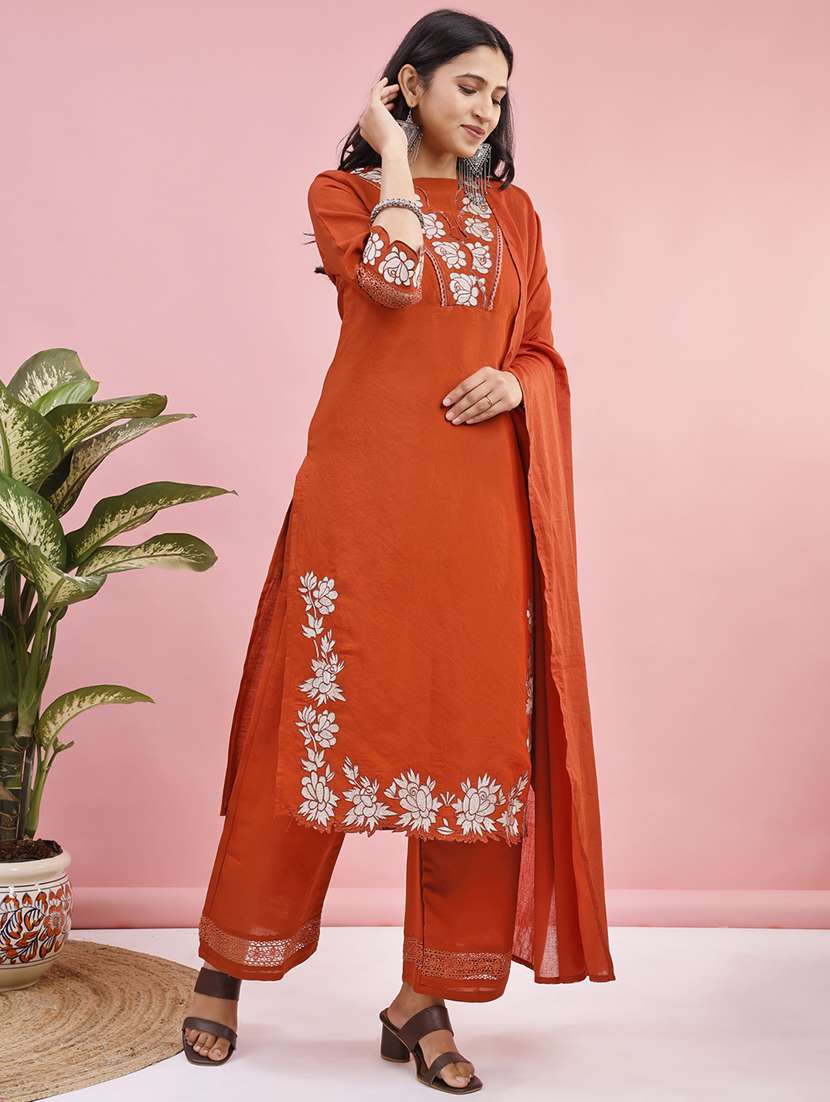 women floral three quarter sleeve kurta pant with dupatta set - 22280446 -  Standard Image - 3