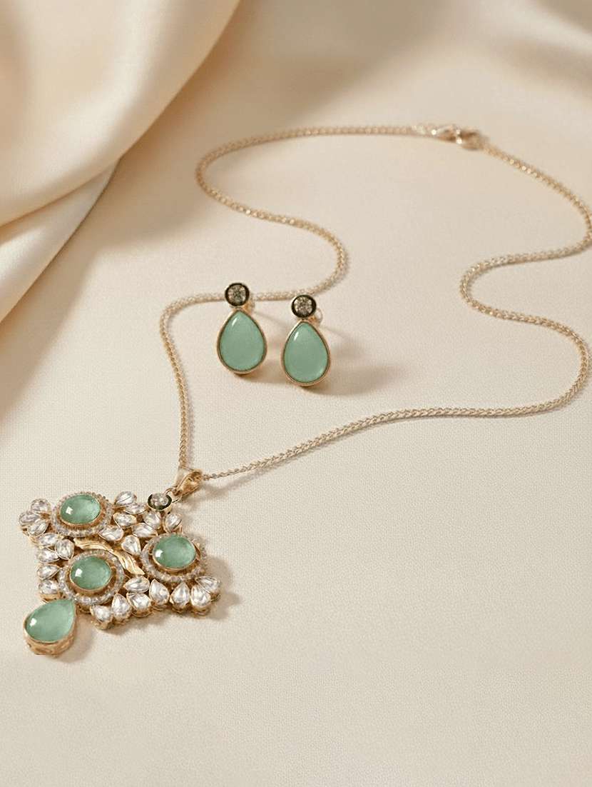 women rhodium pendant set with earring