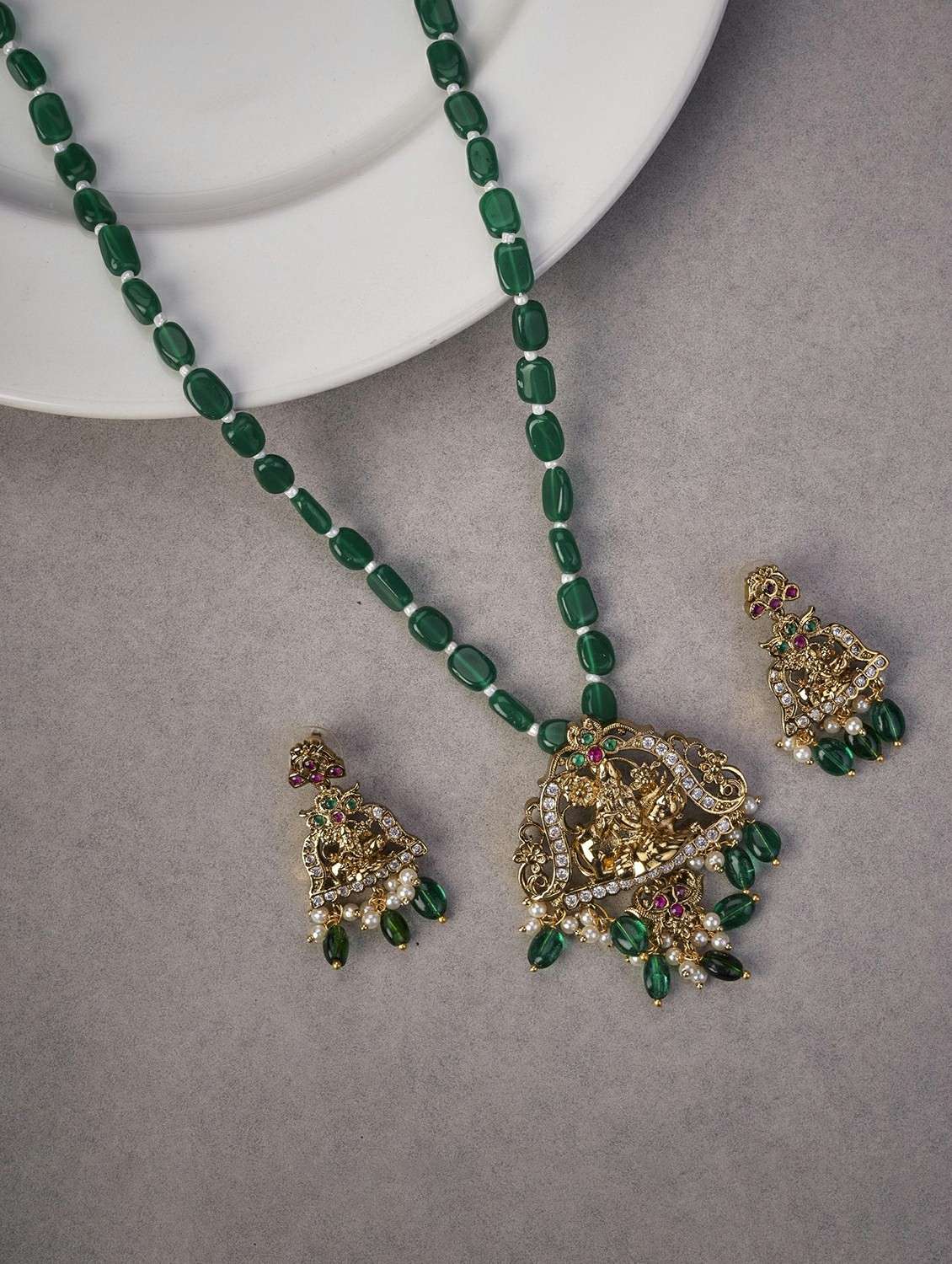 women gold plated pendent set with earring