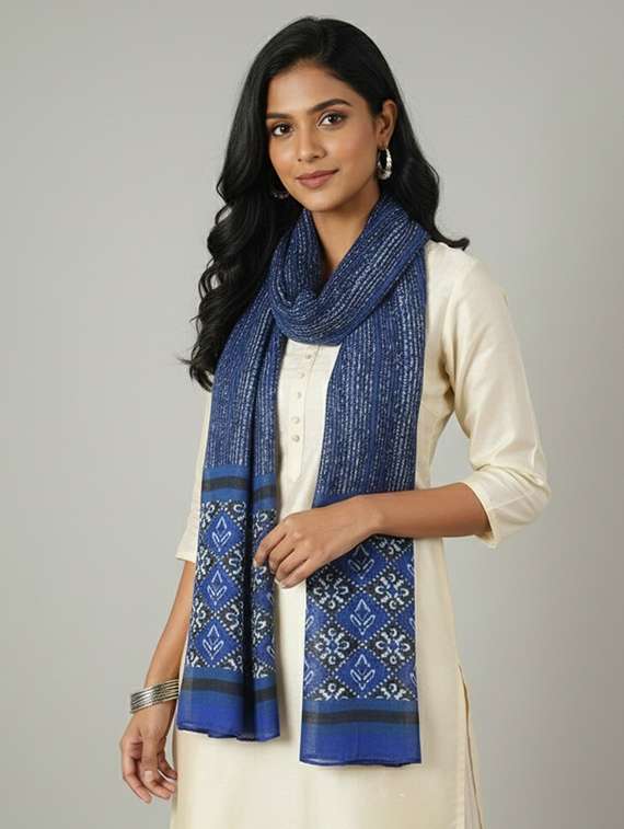 women blue printed dupatta