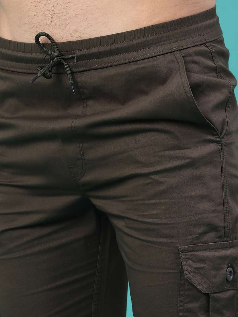 men solid mid rise cargo shorts - 22281790 -  Standard Image - 5