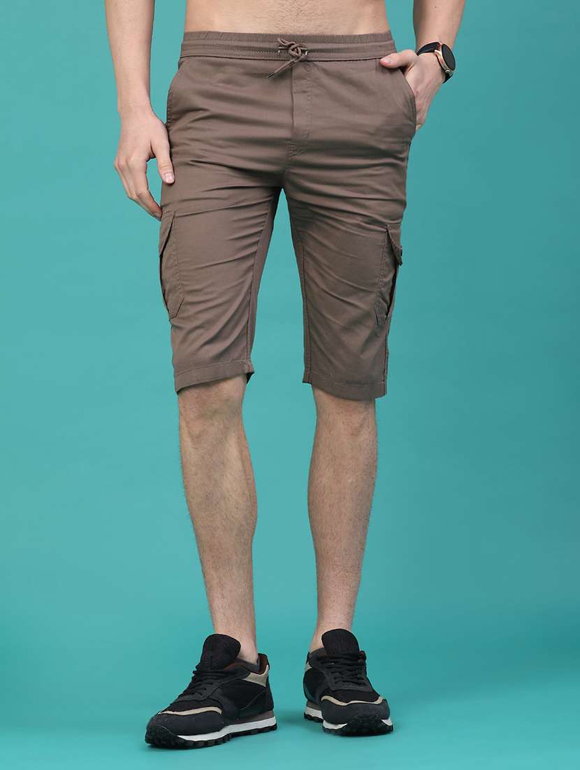 men solid mid rise cargo shorts