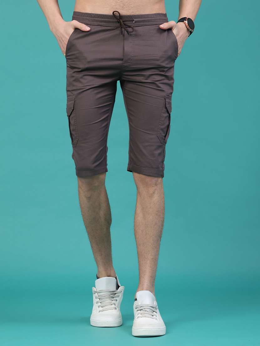 men solid mid rise cargo shorts