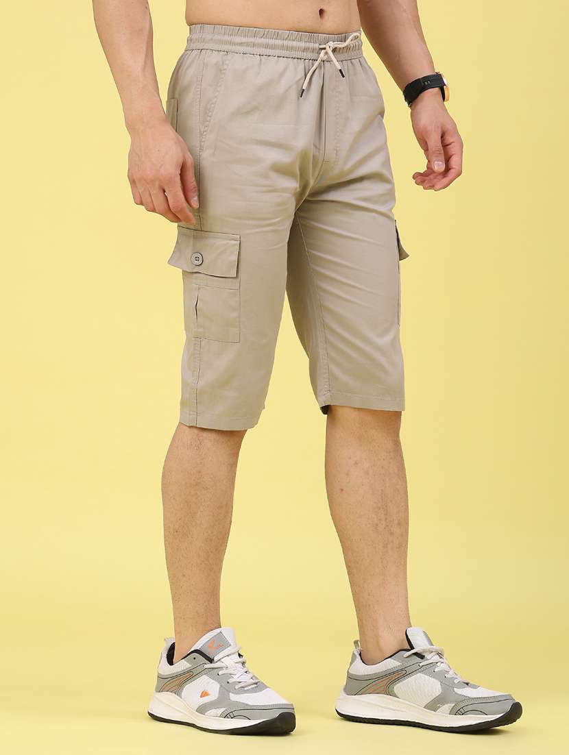 men solid mid rise cargo shorts