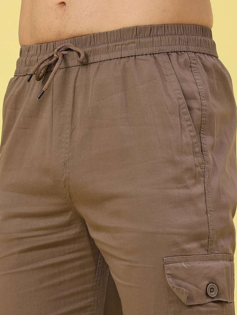 men solid mid rise cargo shorts - 22281798 -  Standard Image - 5