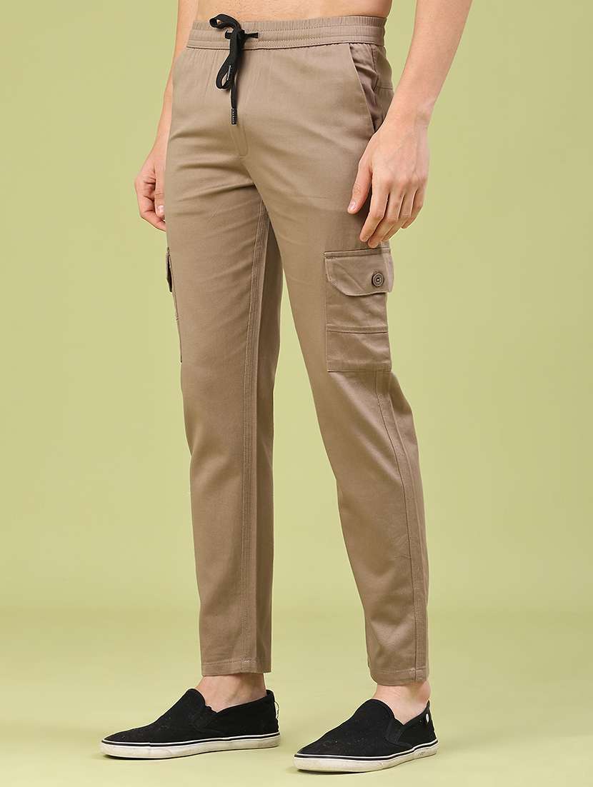 men solid mid rise regular fit cargo 