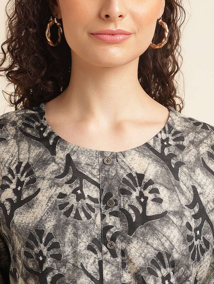 women printed three quartre sleeve kurti - 22282099 -  Standard Image - 3